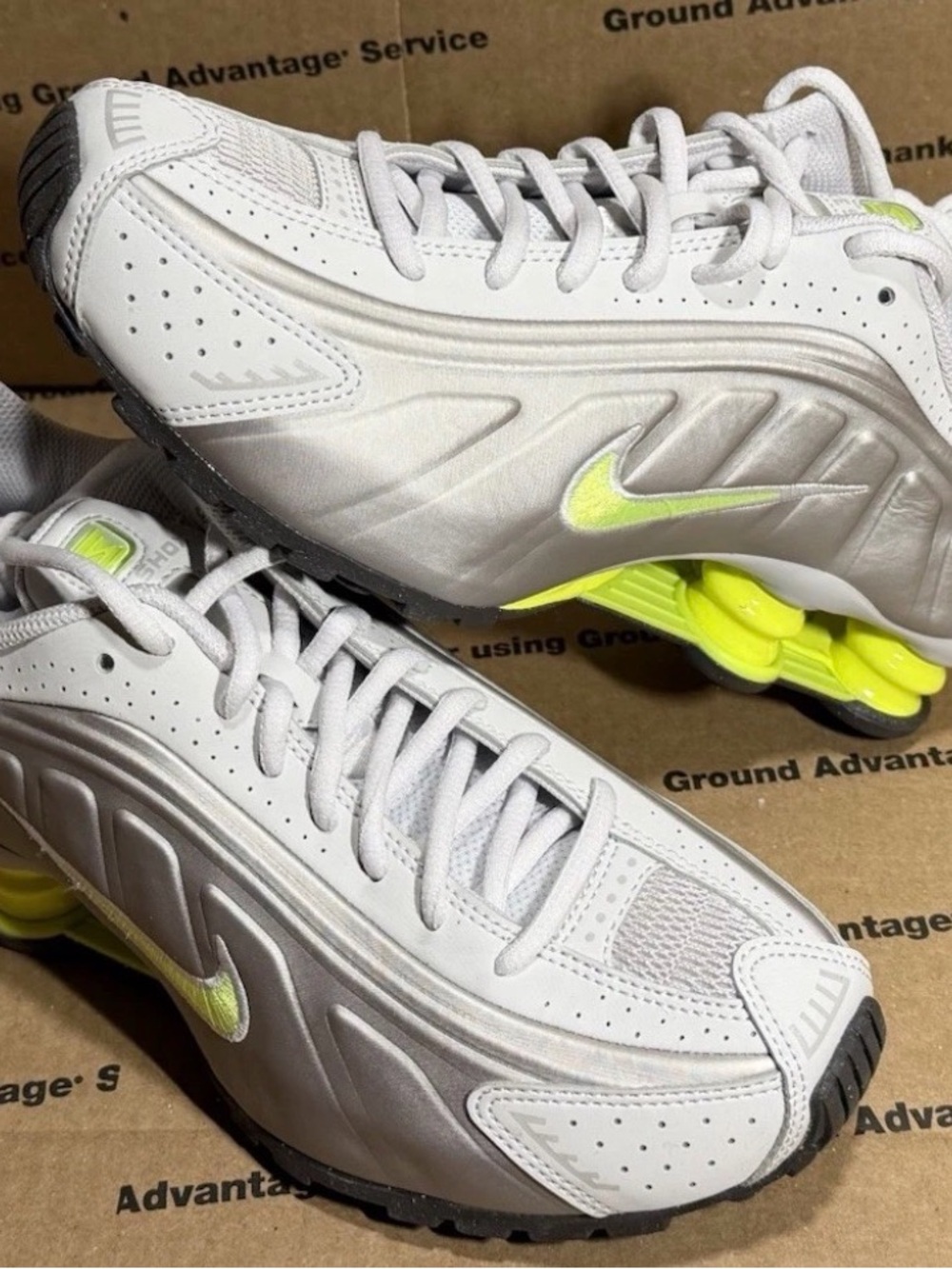 Nike Shox R4 (GS) CW2626 008 Youth